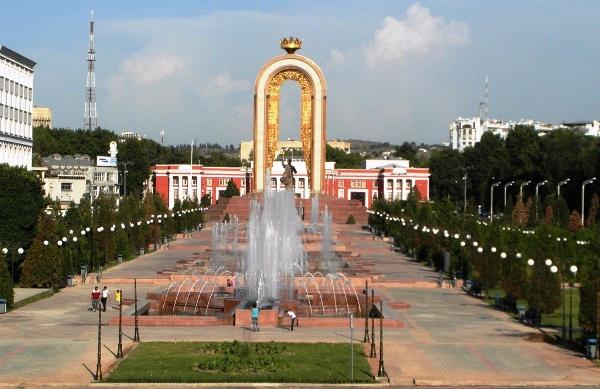 두샨베 (Dushanbe)는 지사 밸리 (Gissar Valley)의 수도입니다.